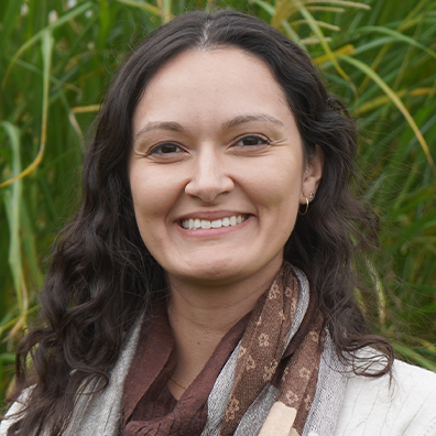 Headshot of Aline Pereira